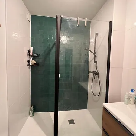 Chambre Lumineuse En Plein Centre-ville De منزل للإقامة